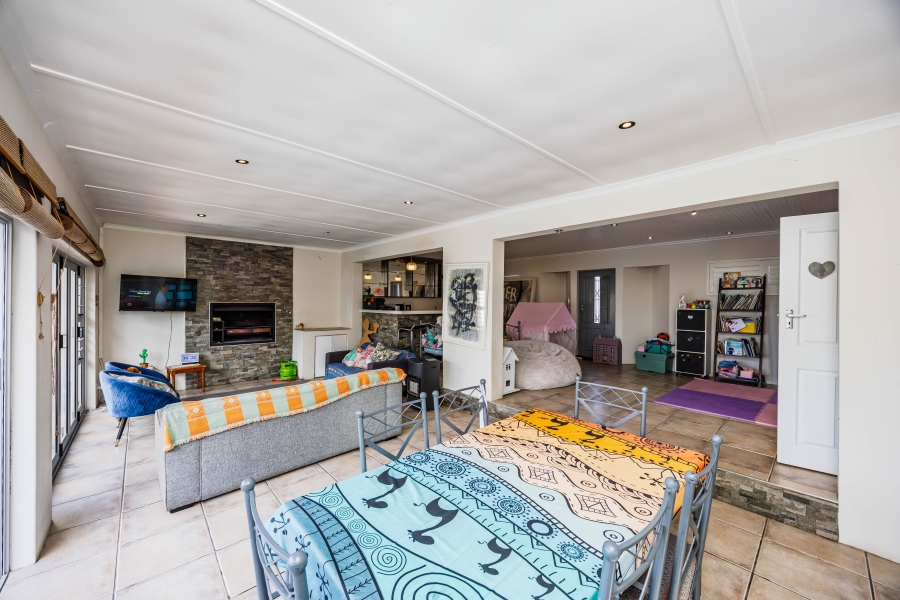 4 Bedroom Property for Sale in Beacon Bay Eastern Cape